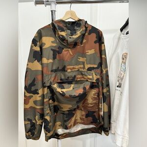 Herschel light raincoat. Camo. Excellent condition. No wear or tear. Size Medium